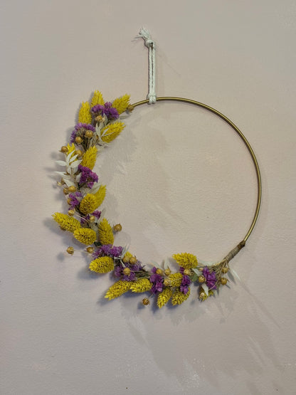 La couronne de fleurs séchées