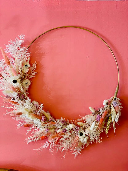 La couronne de fleurs séchées