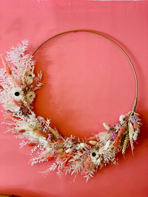 La couronne de fleurs séchées